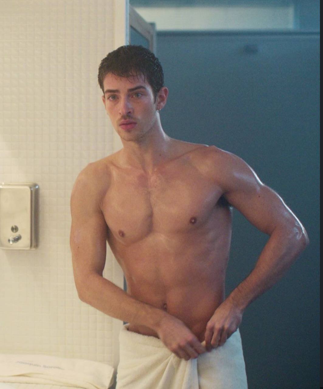 Накидайте 🔞 мальчику. 